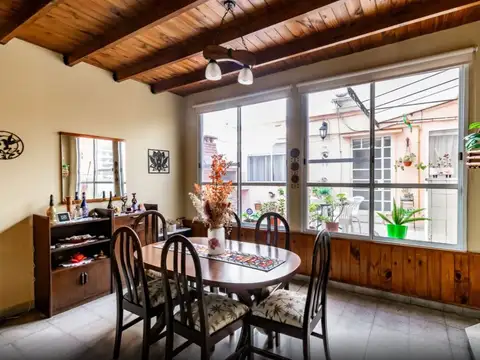 Casa en Venta con 3 cocheras