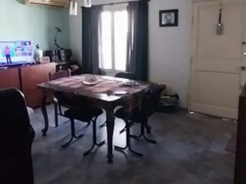 Casa en venta 2 dormitorios Parque Field.