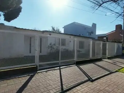 Casa en venta 2 dormitorios Parque Field.