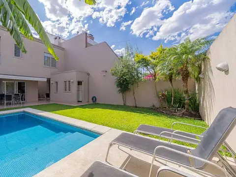 VENTA CASA 5 AMBIENTES RAMOS MEJIA JARDIN PILETA
