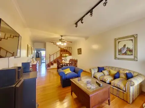 Casa 5 ambientes con 2 baños
