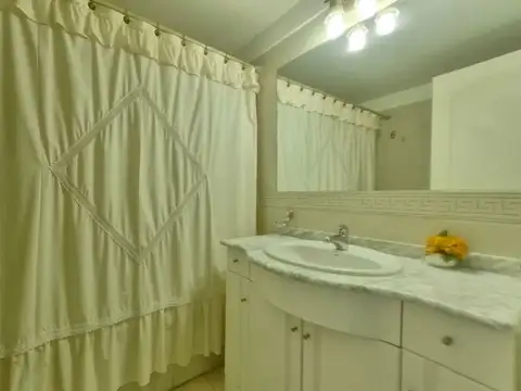VENTA CASA 5 AMBIENTES SAAVEDRA JARDIN COCHERA