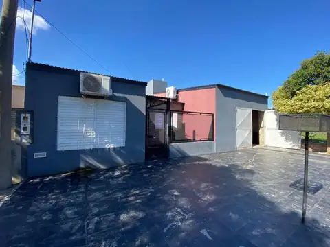 CASA CON PATIO Y PILETA