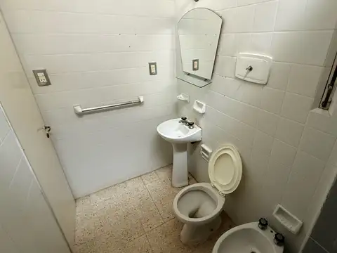 Casa 6 ambientes con 1 baño