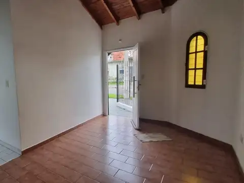 Casa 3 ambientes con 1 baño