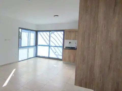 Casa 2 ambientes con 1 baño