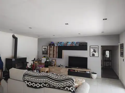 Casa 5 ambientes con 2 baños