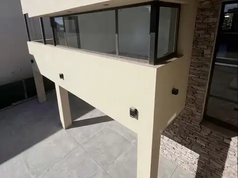 Alquiler de categoría – Imponente Casa a Estrenar en Las Cortaderas Country
