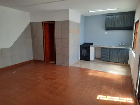 Casa en Alquiler con 3 cocheras