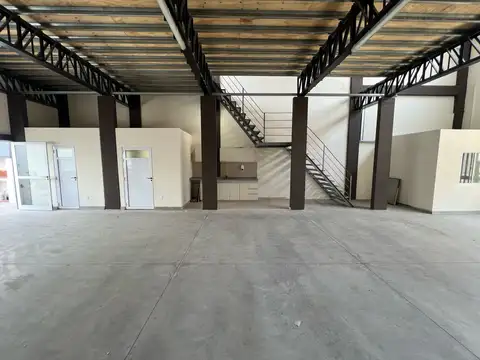Galpón Premium a Estrenar con Showroom y Oficinas