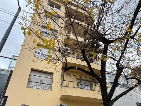 3 AMBIENTES REFACCIONADO TOTALMENTE A NUEVO BAJAS EXPENSAS