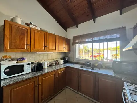 Casa en Alquiler con 2 cocheras