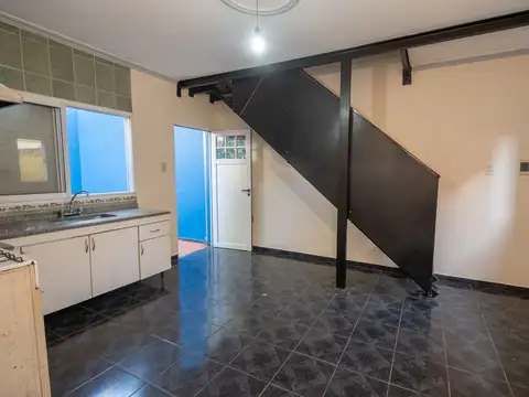 VENTA CASA EN PLANTA ALTA Y 3 DPTOS EN GUADALUPE