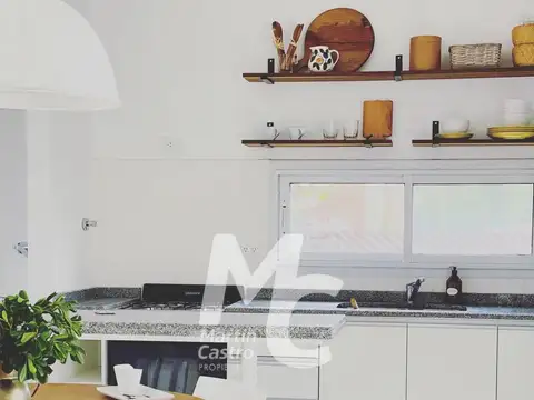 Casa 4 ambientes con 2 baños