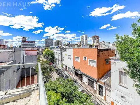 Casa en Alquiler con 2 cocheras