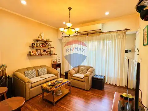Casa 6 ambientes con 2 baños