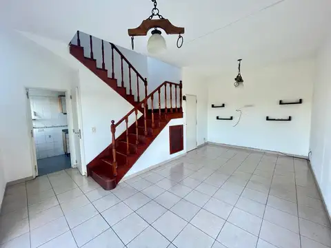 Triplex de 3 ambientes con balcón! VENTA CON RENTA