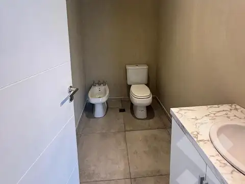 Casa 7 ambientes con 2 baños