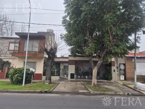 Venta casa 3 ambientes con patio en Monte Chingolo