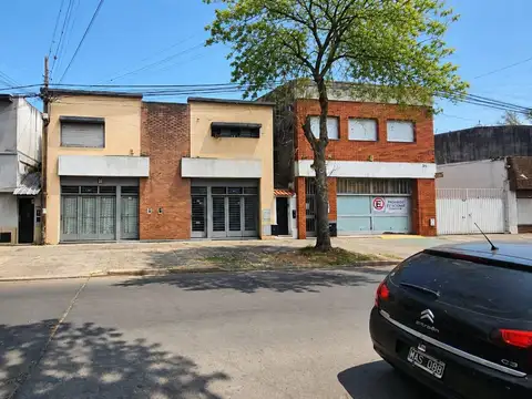 VENTA – CASA DE 2 DORMITORIOS CON COCHERA Y PATIO – BARRIO ECHESORTU