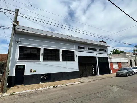 IMPECABLE depósito - Actualmente 46 Cocheras al 100% - OPORTUNIDAD 