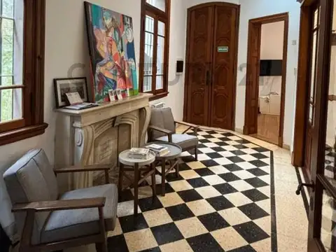 Venta Casa 8 ambientes con jardín y pileta en Vicente Lopez