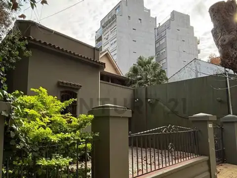 Casa en Venta con 3 cocheras