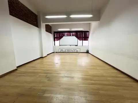 Oficina en Alquiler 50 años