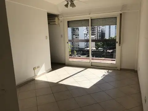2 hermosos ambientes muy amplios. Perfecto estado. Cocina con lavadero incluido. Todo externo. Balcón corrido. Piso 10 frente vista abierta.  A 1  cuadra subte B Est. Medrano