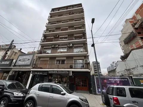 DEP. FRENTE 4 AMB. C/BCON TERRAZA.