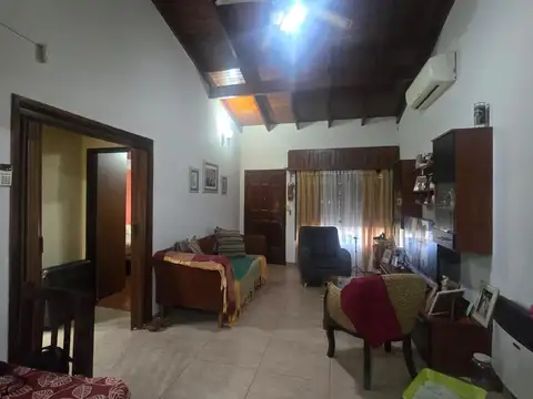 Casa en Venta con 3 cocheras