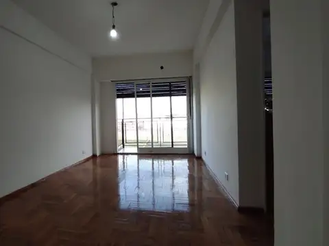 Departamento de 2 Ambientes al Frente con balcon Muy Luminoso