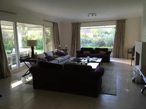 Casa en Venta de 4 dormitorios