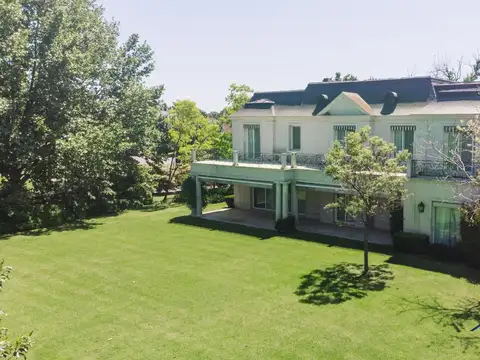 Casa de 5 dormitorios en Venta- lote de 2400m2 - Teresa Urdapilleta Propiedades