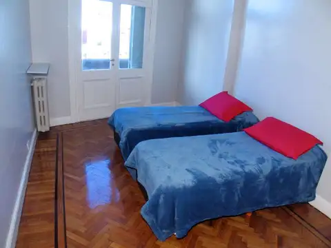 ALQUILER: $ 1.100.000 o U$S 730. AMOBLADO - RECICLADO - 2 BAÑOS - COCINA con COMEDOR DIARIO