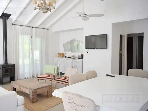 Casa en Venta con 2 cocheras