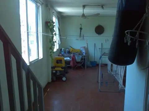 Casa 6 ambientes con 2 baños
