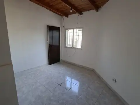 Depto Tipo Casa en Alquiler en Chilavert, $ 530.000