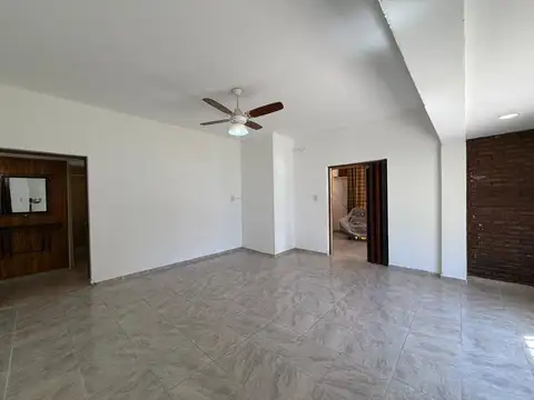 VENTA CASA 2 DORMITORIOS, LOCAL, PILETA Y COCHERA
