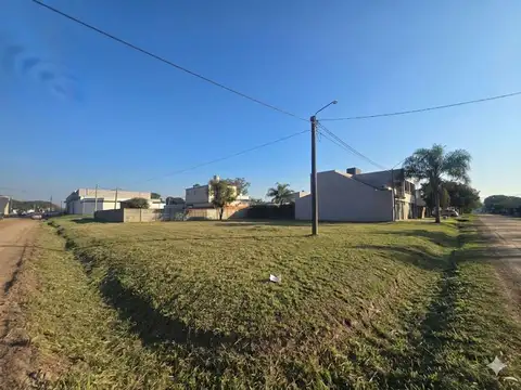 Se vende lote en esquina Lucas Funes y Chubut