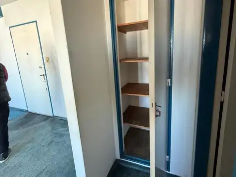 AVELLANEDA CENTRO 2 AMBINETES AL FRENTE MUY LUMINOSO