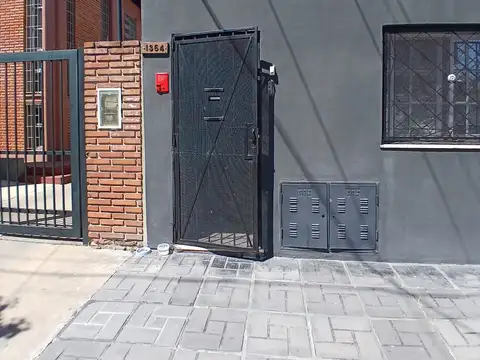 Departamento tipo casa en alquiler en Lanus Este