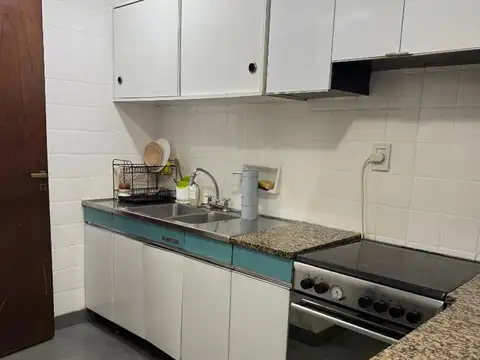 Departamento en venta  3 amb con  baulera sobre avenida.