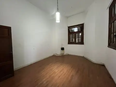 Casa en Alquiler con 2 cocheras