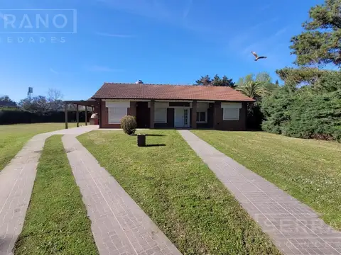 Venta Casa 5 ambientes Amplio Lote con Piscina Barrio Parque Exaltación, Exaltación de la Cruz