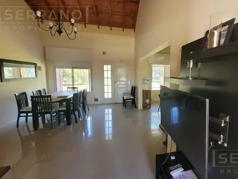 Venta Casa 5 ambientes Amplio Lote con Piscina Barrio Parque Exaltación, Exaltación de la Cruz
