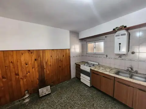 PH en planta baja 3 ambientes con parque en Lanús Este