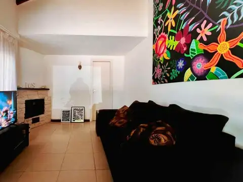 Casa 5 ambientes con 2 baños