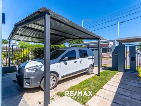 Casa en Venta con 2 cocheras