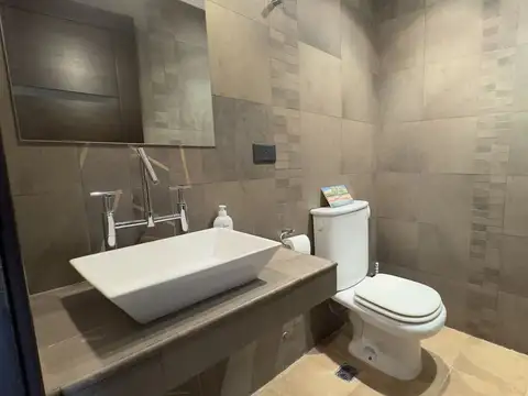 Casa 5 ambientes con 3 baños